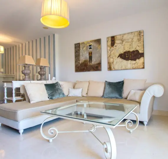 Краткосрочная аренда апартаментов на среднем этаже в Benahavís