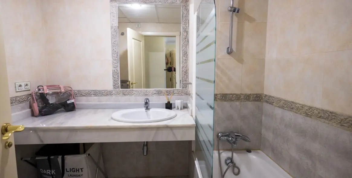 Long-term rent of ground floor apartment in Hacienda del Sol 16