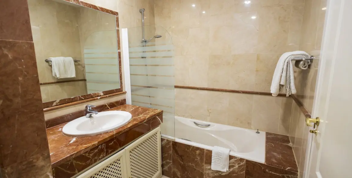 Long-term rent of ground floor apartment in Hacienda del Sol 18