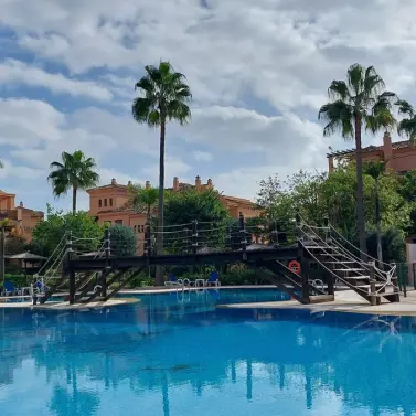 Долгосрочная аренда апартаментов на первом этаже в Hacienda del Sol