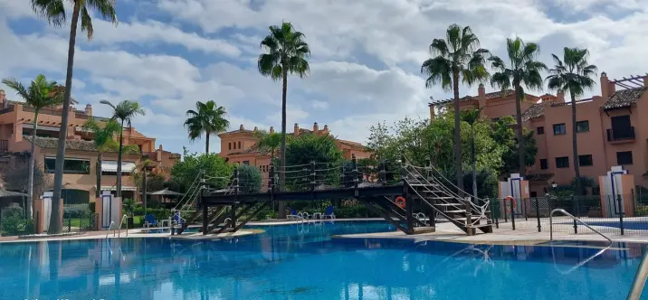 Долгосрочная аренда апартаментов на первом этаже в Hacienda del Sol 0