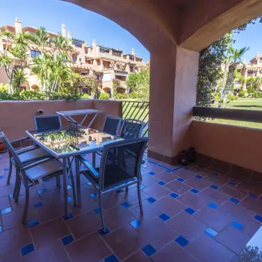 Долгосрочная аренда апартаментов на первом этаже в Hacienda del Sol