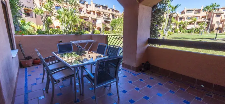 Долгосрочная аренда апартаментов на первом этаже в Hacienda del Sol 2