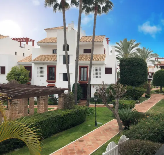 Alquiler a corto plazo de apartamento en planta media en San Pedro de Alcántara