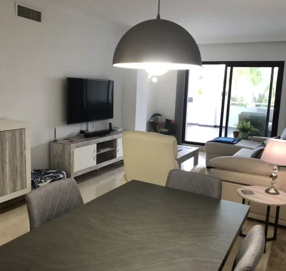 Alquiler a corto plazo de apartamento en planta media en San Pedro de Alcántara