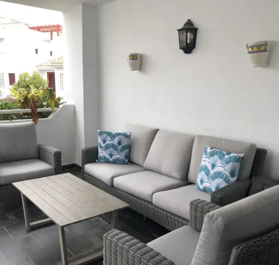 Alquiler a corto plazo de apartamento en planta media en San Pedro de Alcántara