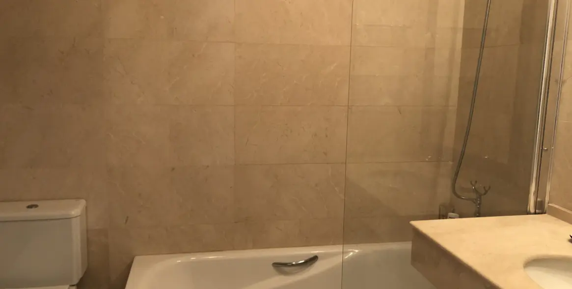 Alquiler a corto plazo de apartamento en planta media en San Pedro de Alcántara 12