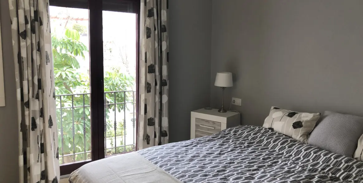 Alquiler a corto plazo de apartamento en planta media en San Pedro de Alcántara 13