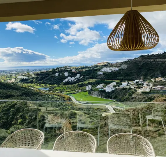 Краткосрочная аренда апартаментов на среднем этаже в Benahavís