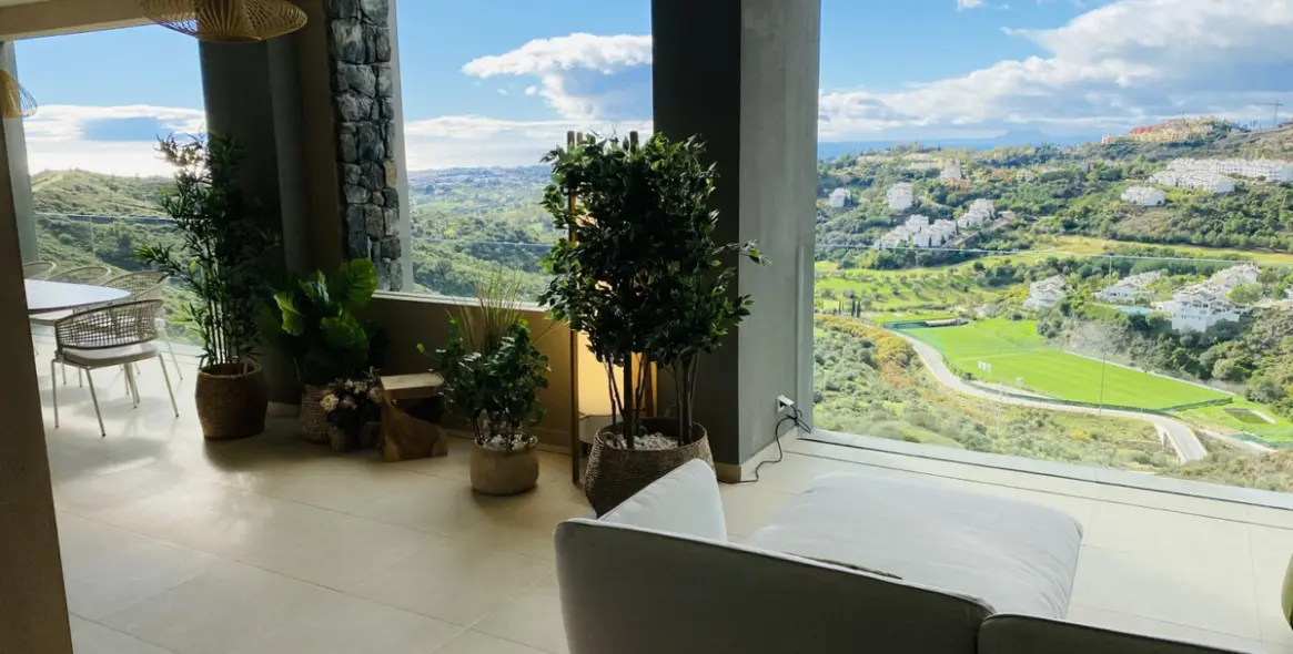 Short-term rent of middle floor apartment in Benahavís 24