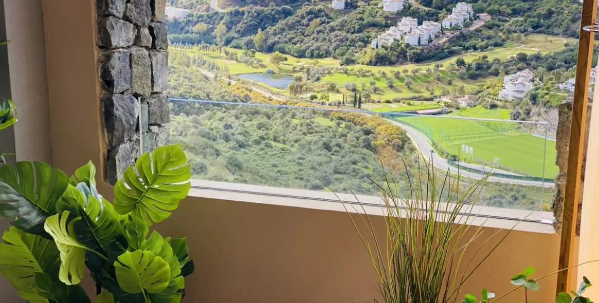 Short-term rent of middle floor apartment in Benahavís 28