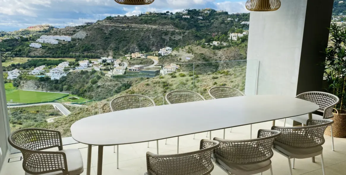 Short-term rent of middle floor apartment in Benahavís 31