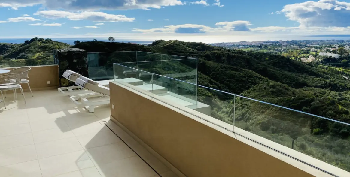 Short-term rent of middle floor apartment in Benahavís 33