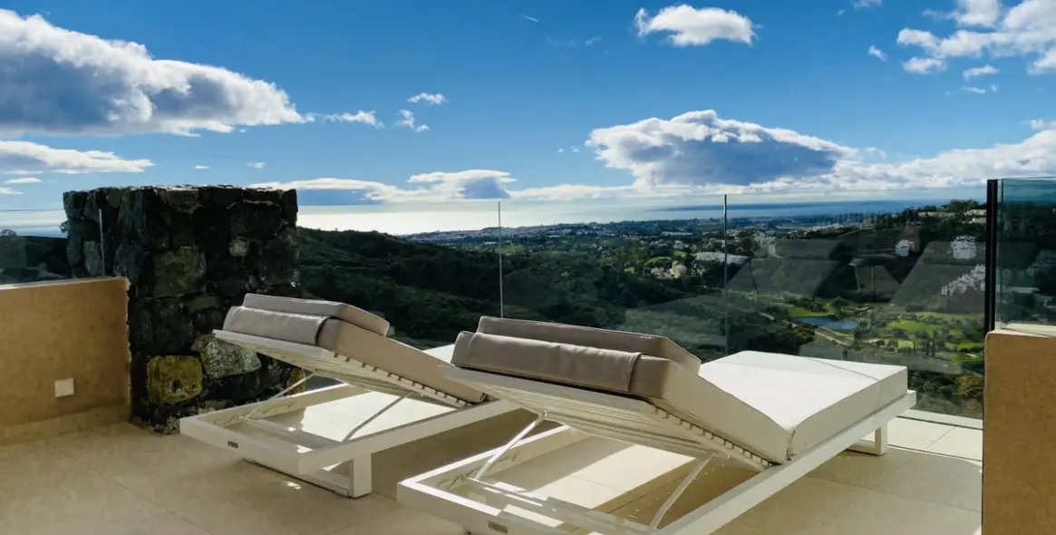 Short-term rent of middle floor apartment in Benahavís 34