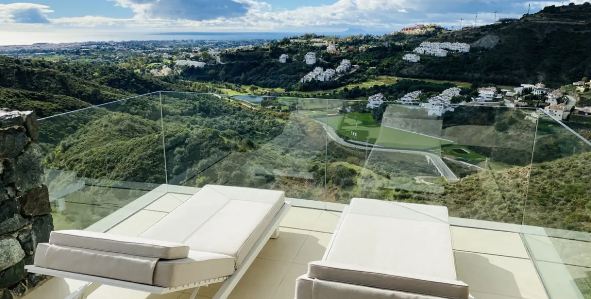 Short-term rent of middle floor apartment in Benahavís 35