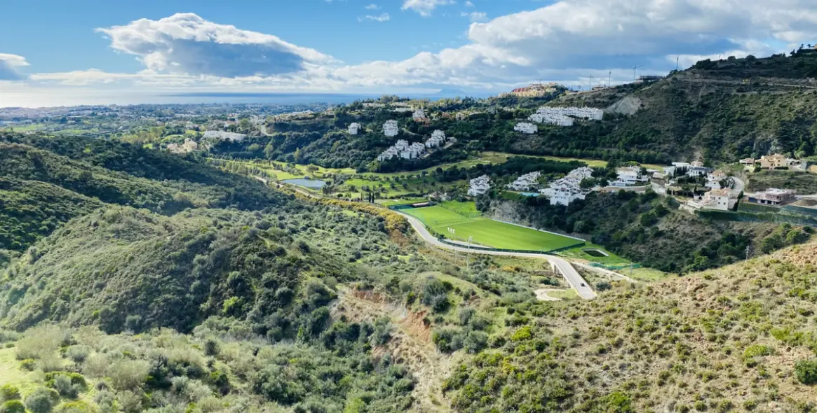 Short-term rent of middle floor apartment in Benahavís 37