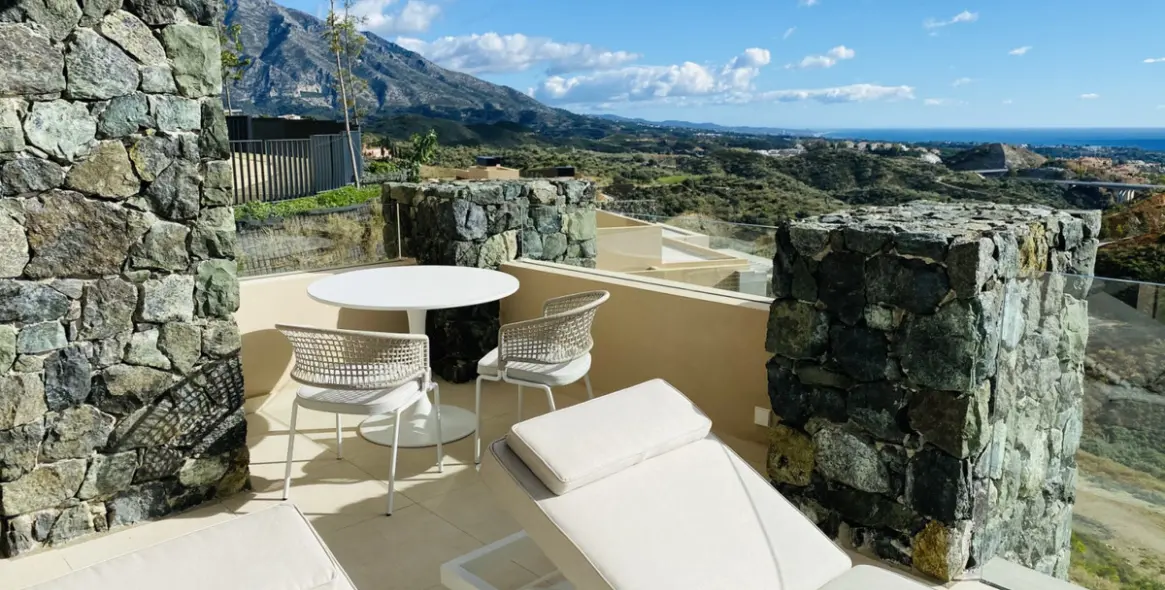 Short-term rent of middle floor apartment in Benahavís 38