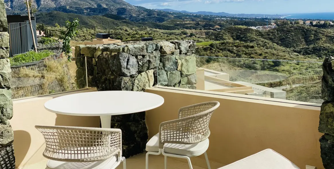 Short-term rent of middle floor apartment in Benahavís 39