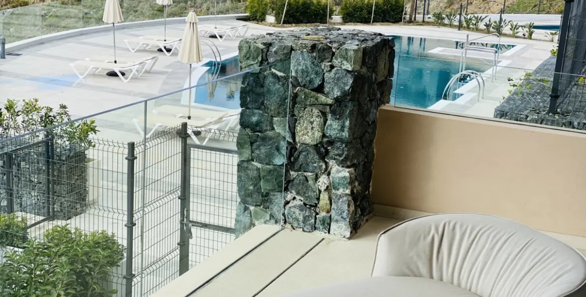 Short-term rent of middle floor apartment in Benahavís 44