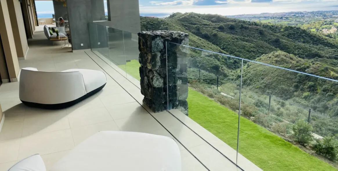 Short-term rent of middle floor apartment in Benahavís 45