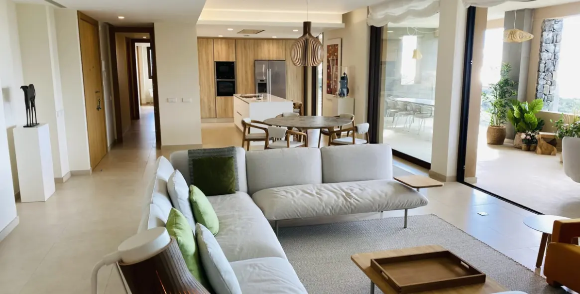 Short-term rent of middle floor apartment in Benahavís 49