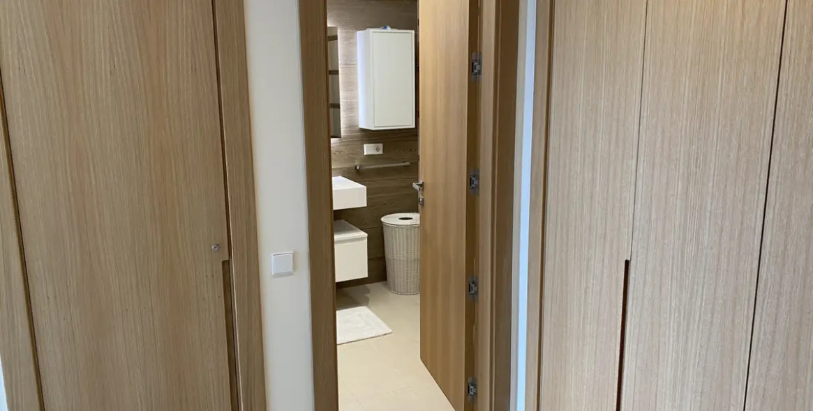 Short-term rent of middle floor apartment in Benahavís 64