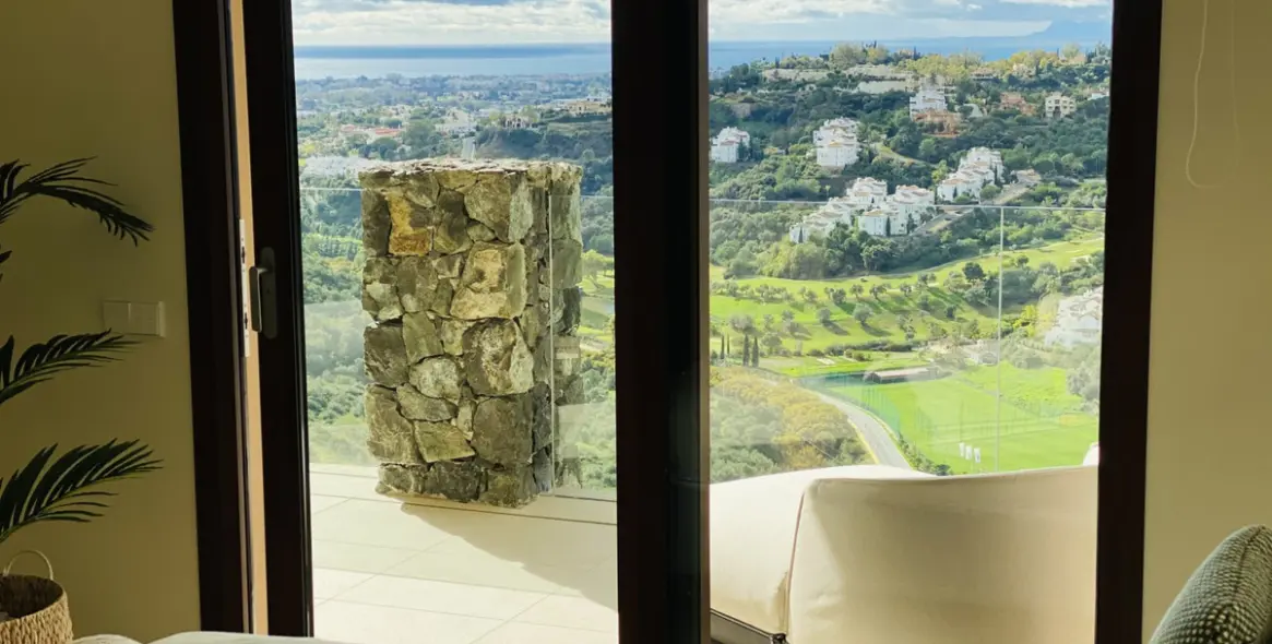 Short-term rent of middle floor apartment in Benahavís 74