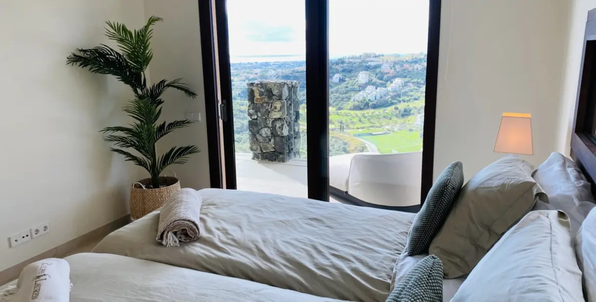 Short-term rent of middle floor apartment in Benahavís 79