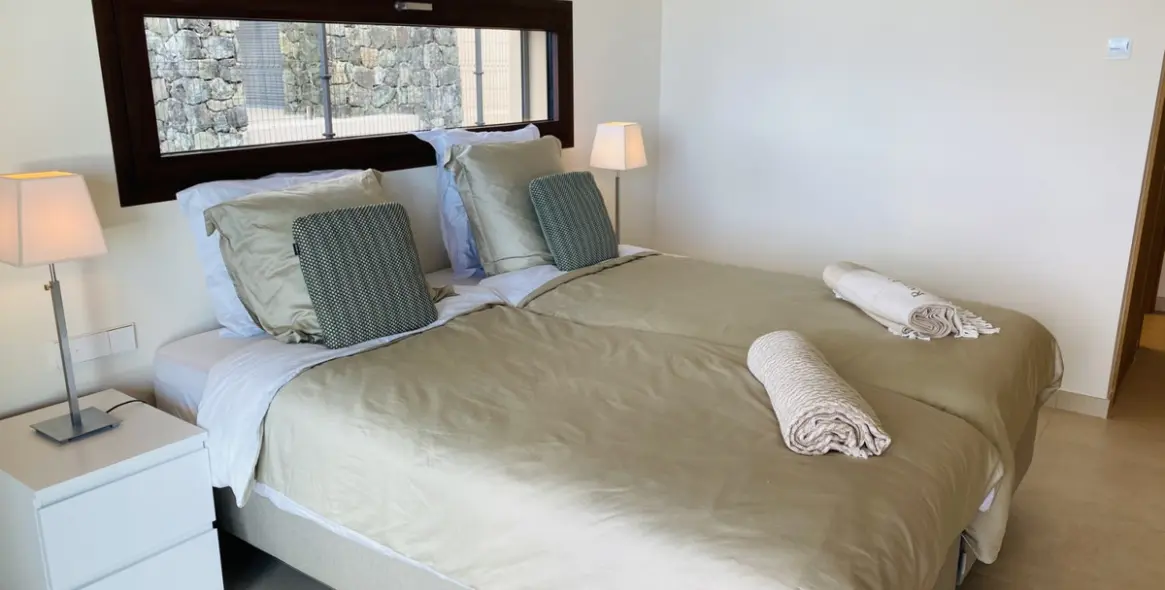 Short-term rent of middle floor apartment in Benahavís 80