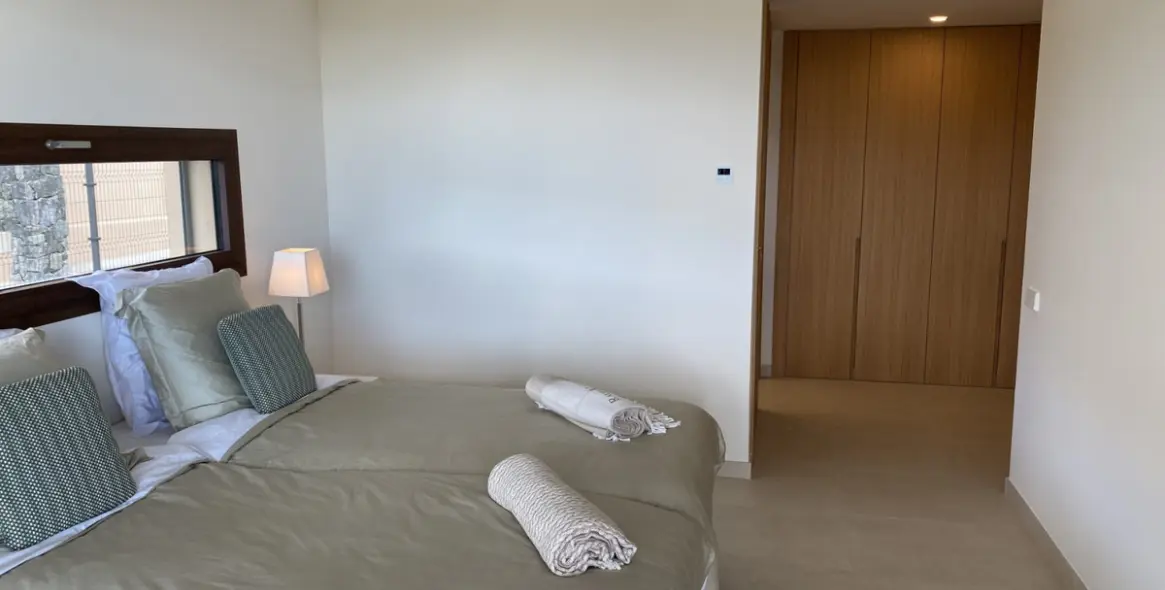 Short-term rent of middle floor apartment in Benahavís 82