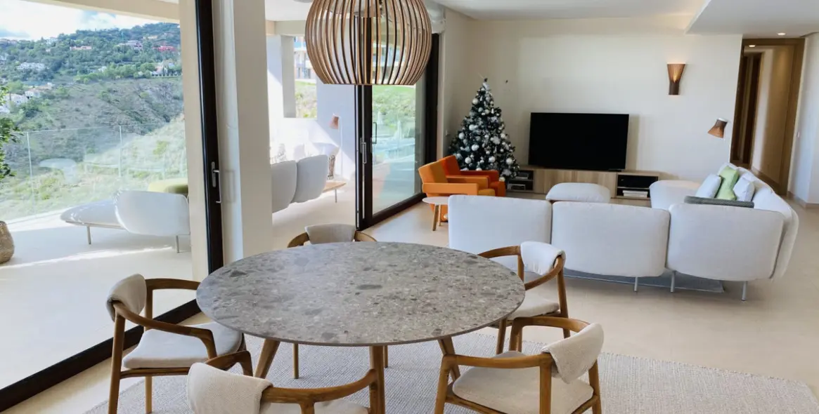 Short-term rent of middle floor apartment in Benahavís 86