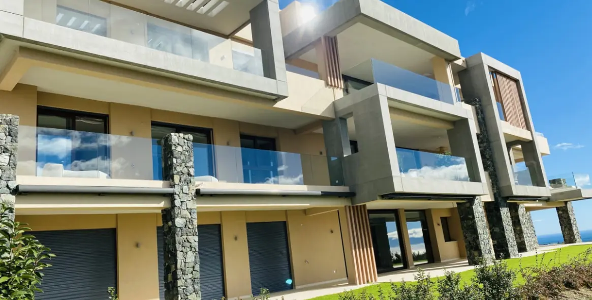 Short-term rent of middle floor apartment in Benahavís 1