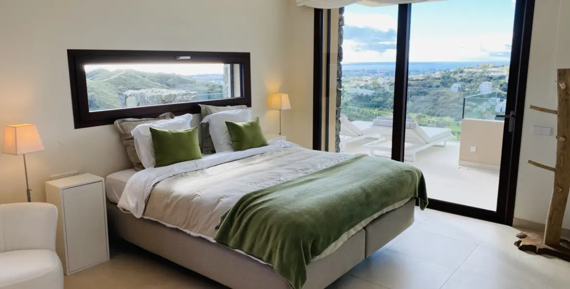 Short-term rent of middle floor apartment in Benahavís 6