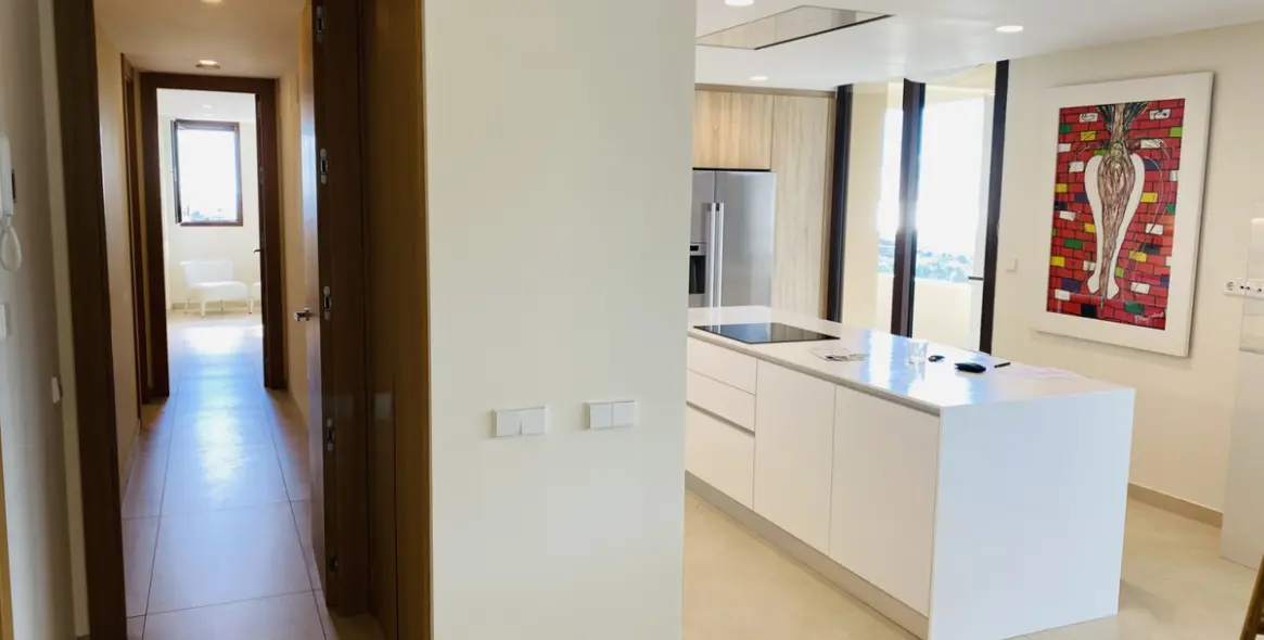 Short-term rent of middle floor apartment in Benahavís 19