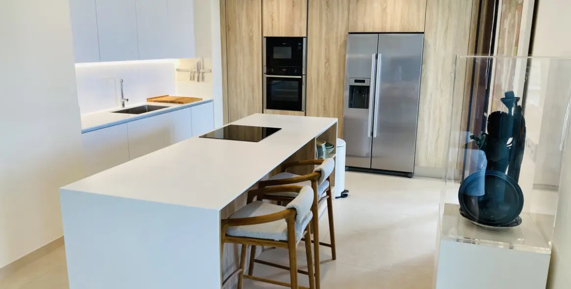 Short-term rent of middle floor apartment in Benahavís 20