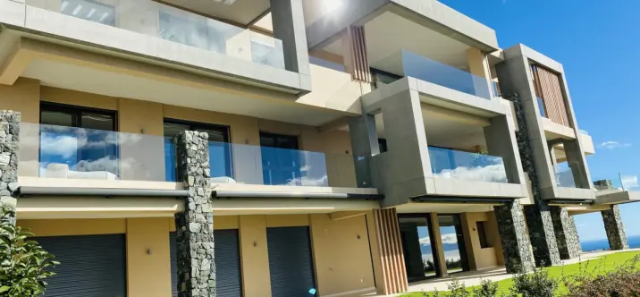 Short-term rent of middle floor apartment in Benahavís 0