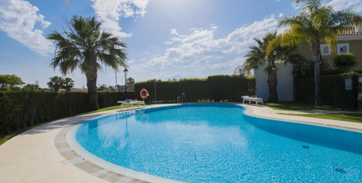 Short-term rent of townhouse in New Golden Mile 1