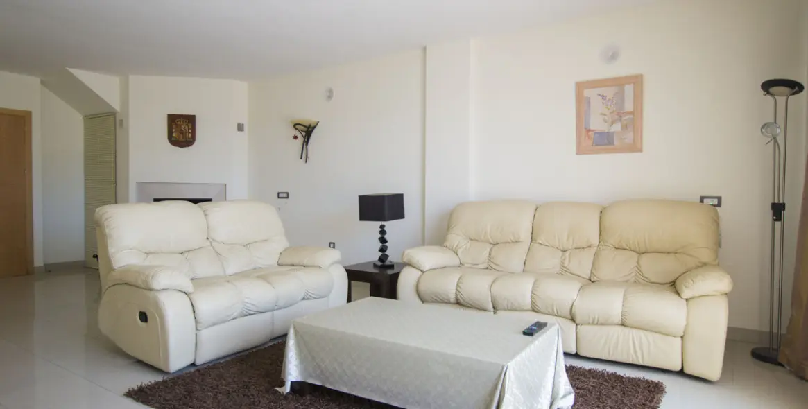 Short-term rent of townhouse in New Golden Mile 2