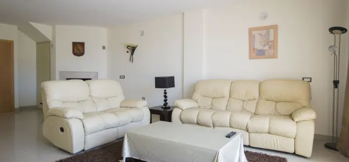 Краткосрочная аренда таунхауса в New Golden Mile 1