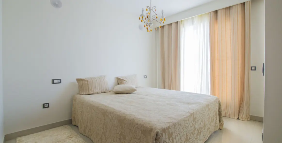 Short-term rent of townhouse in New Golden Mile 3