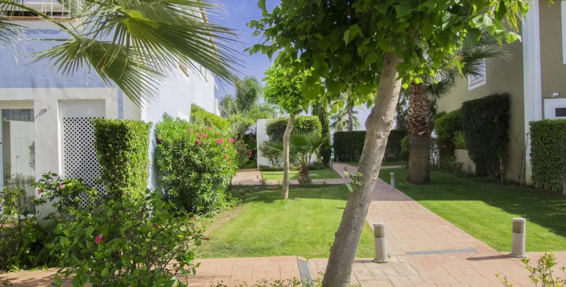 Short-term rent of townhouse in New Golden Mile 15