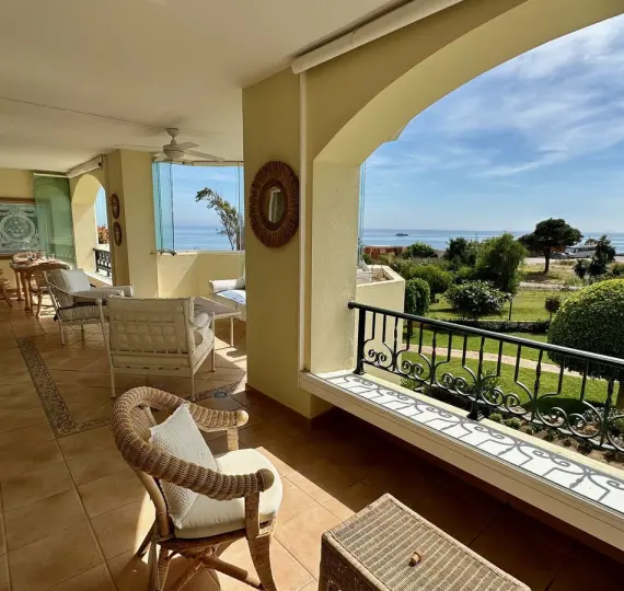 Short-term rent of middle floor apartment in Elviria