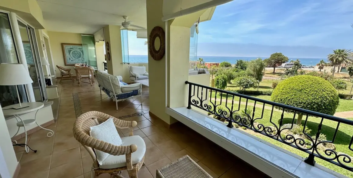 Short-term rent of middle floor apartment in Elviria 3