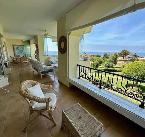 Short-term rent of middle floor apartment in Elviria