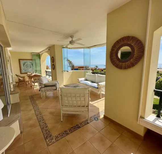 Short-term rent of middle floor apartment in Elviria