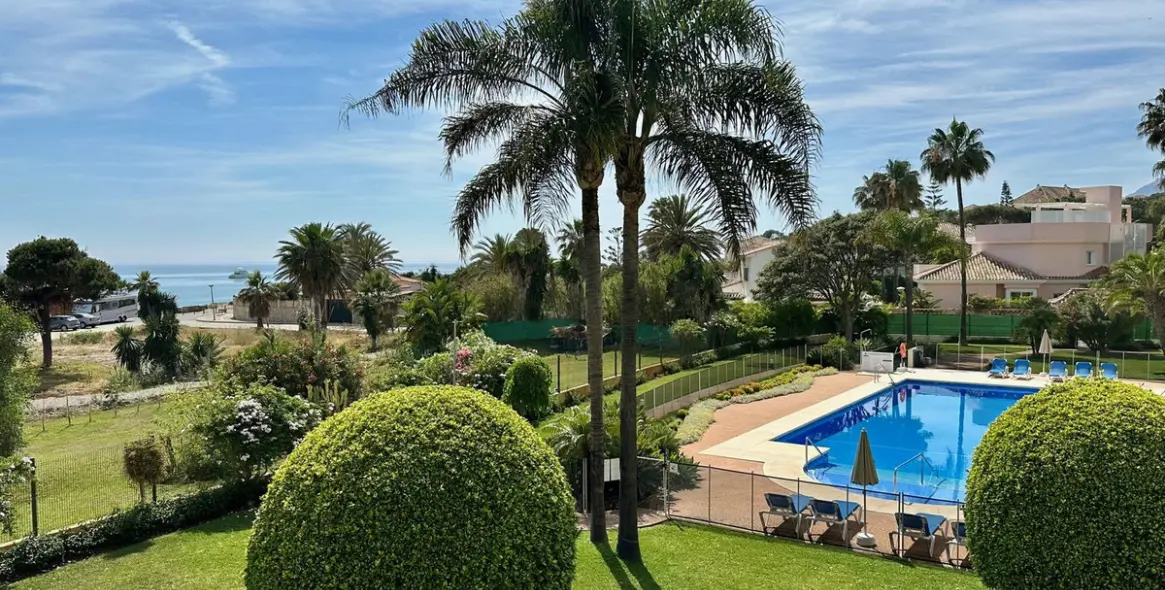 Short-term rent of middle floor apartment in Elviria 5