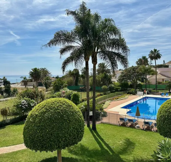 Short-term rent of middle floor apartment in Elviria
