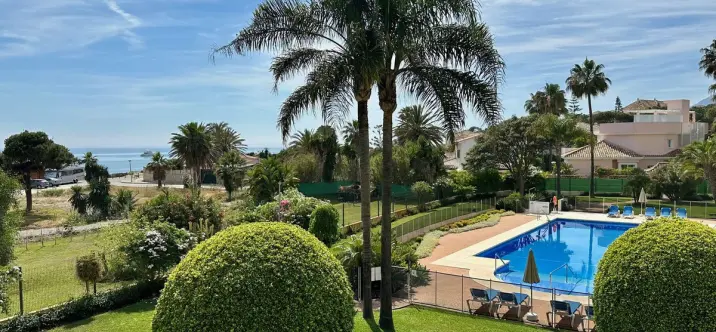 Short-term rent of middle floor apartment in Elviria 4