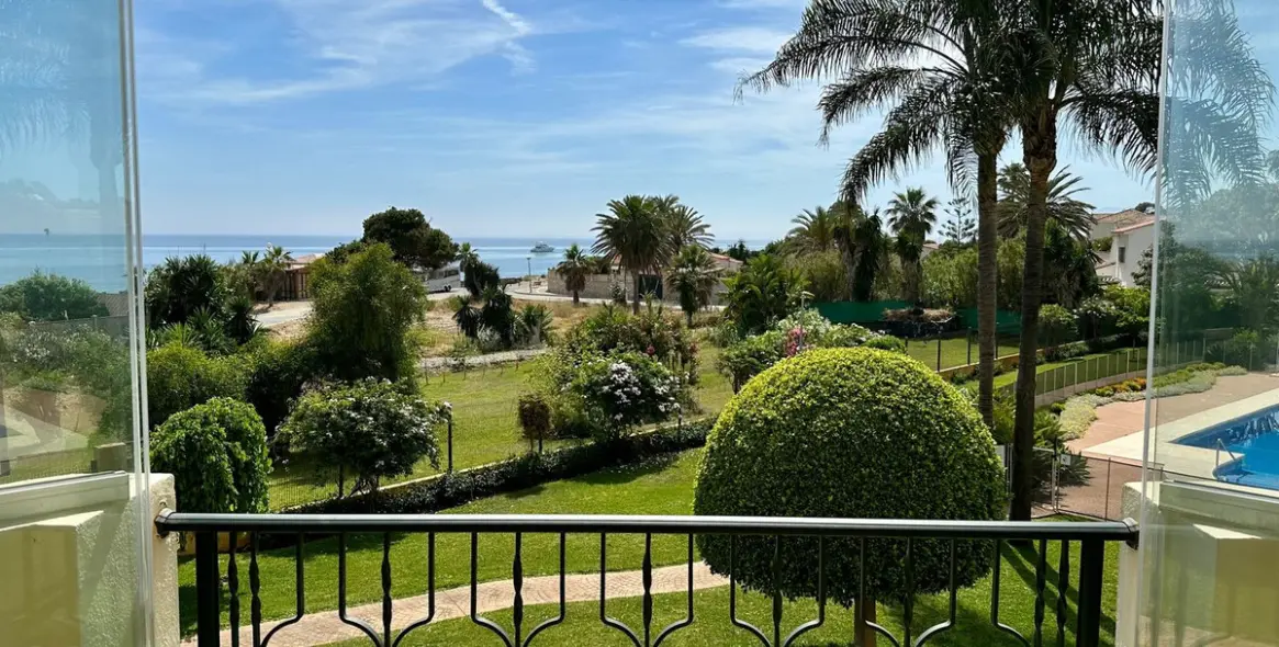 Short-term rent of middle floor apartment in Elviria 6