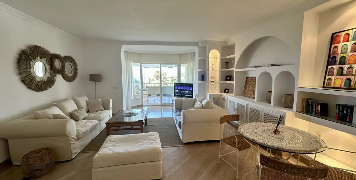 Short-term rent of middle floor apartment in Elviria 8